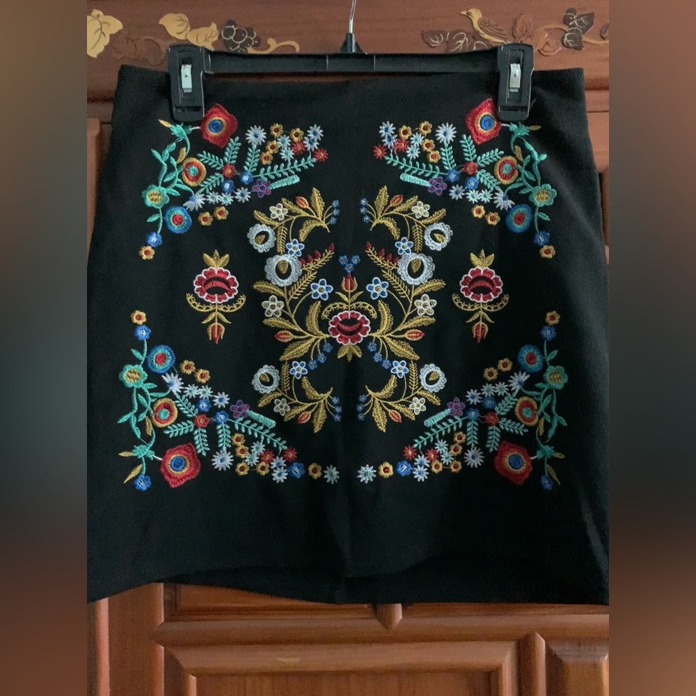 Shein Women's Casual Floral Embroidered Bodycon Short Mini Skirt